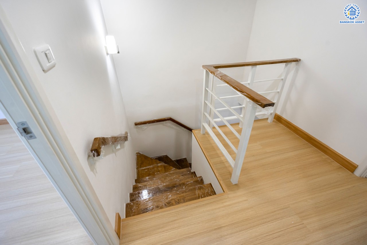 ทาวน์เฮ้าส์มือสองนนทบุรี ม.วิลเลตไลท์ ราชพฤกษ์-ปิ่นเกล้า เนื้อที่ 19.2 ตร.ว. ฟังก์ชัน 3 ห้องนอน 2 ห้องน้ำ จอดรถได้ 2 คัน บนทำเลสะดวกสบาย เดินทางง่าย เข้า-ออกได้หลายเส้นทาง ทั้งทางราชพฤกษ์ กาญจนาภิเษก และนครอินทร์ เพียง 5 นาทีถึงจุดขึ้นทางด่วน "ศรีรัช"...